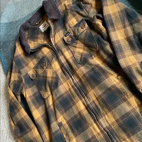 Wrangler Men's Brown and Black Plaid Shirt Jacket - Picture 6 of 10